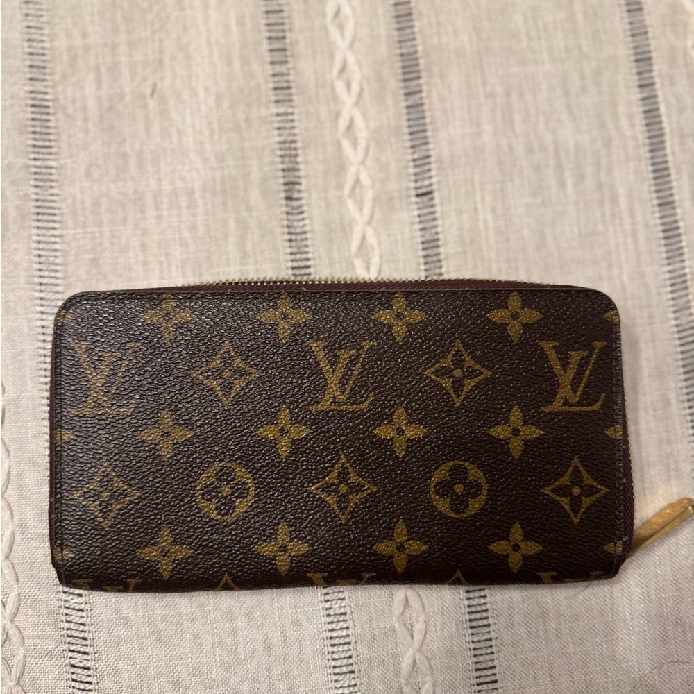 Louis Vuitton Monogram Zippy Wallet
